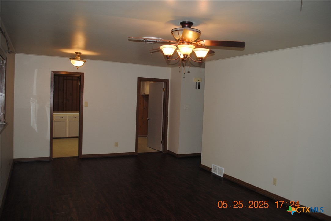 106 E Young Avenue Property Photo 6