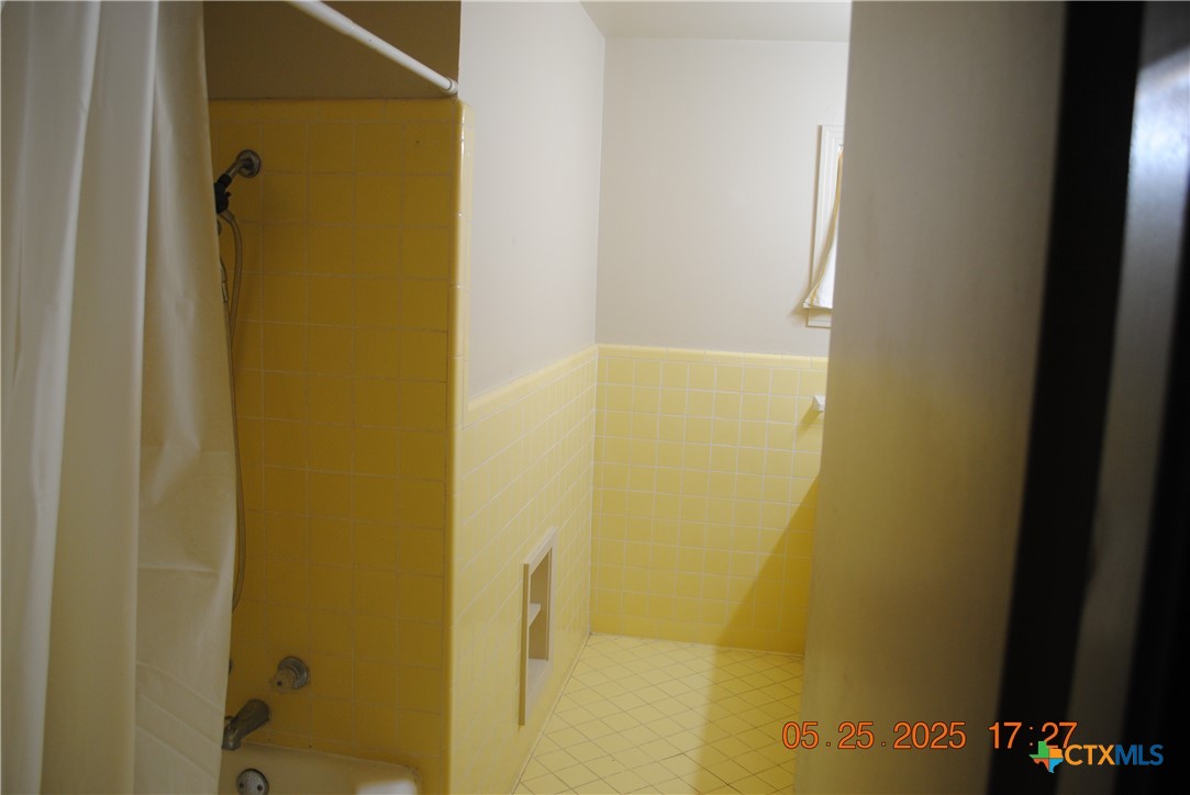 106 E Young Avenue Property Photo 8