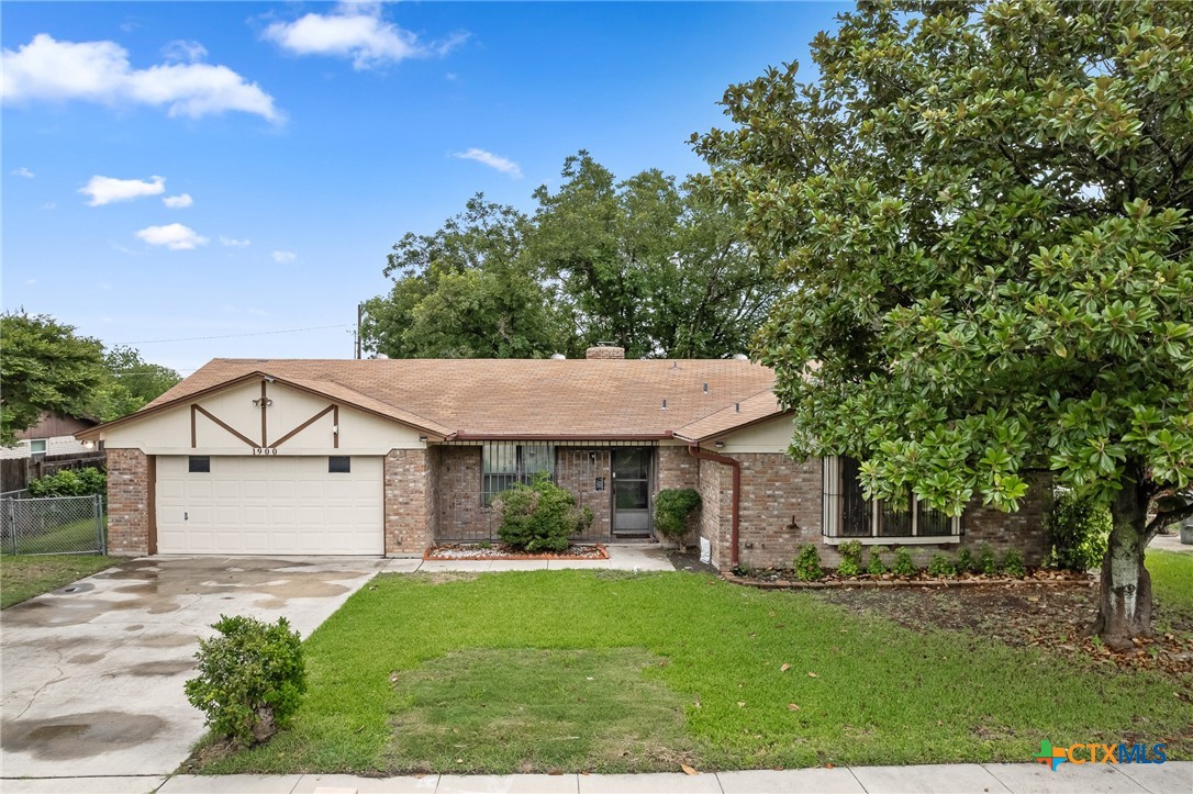 1900 Bundrant Drive Property Photo 2