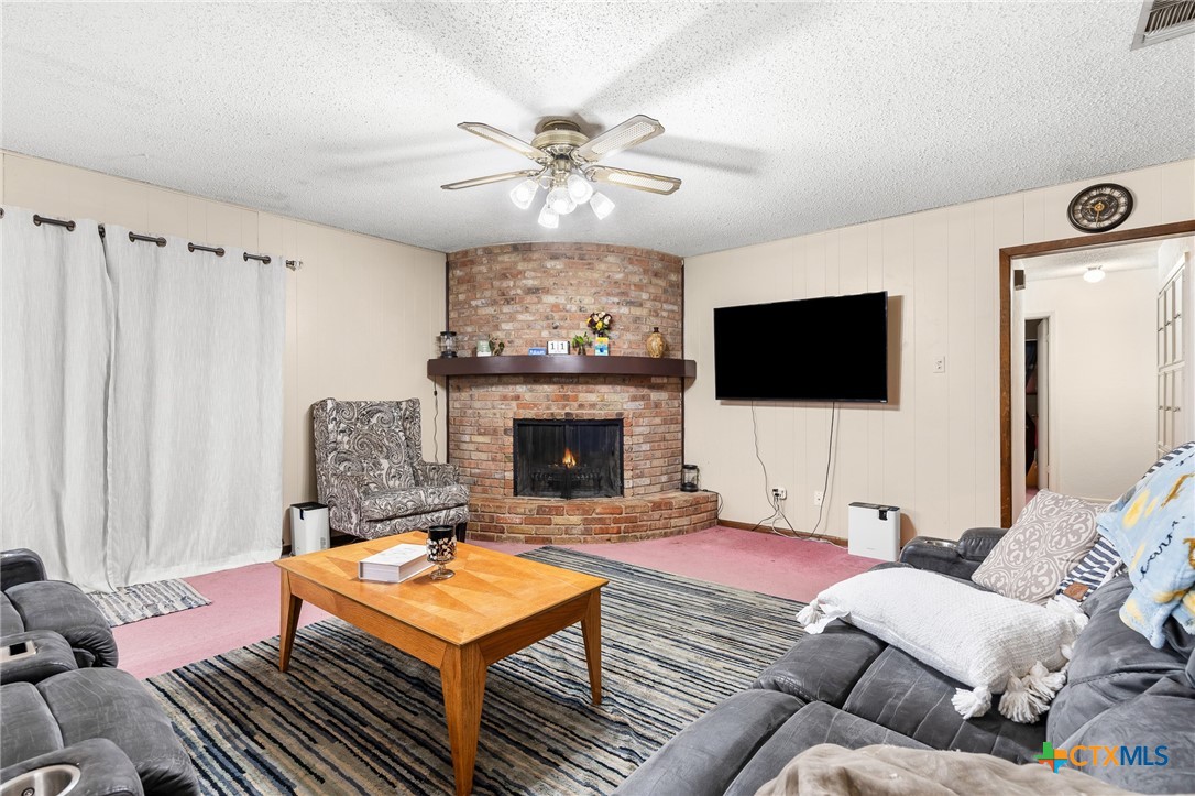 1900 Bundrant Drive Property Photo 8