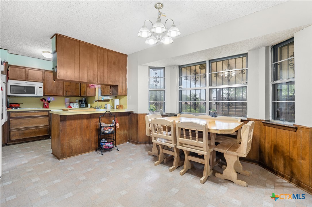 1900 Bundrant Drive Property Photo 10