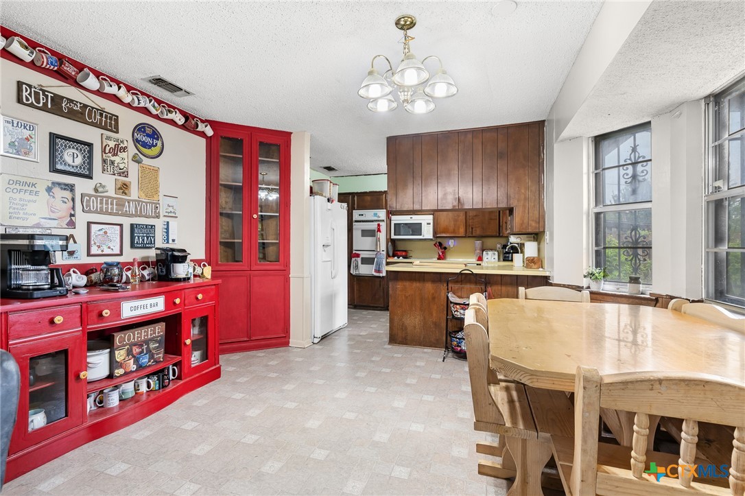 1900 Bundrant Drive Property Photo 11