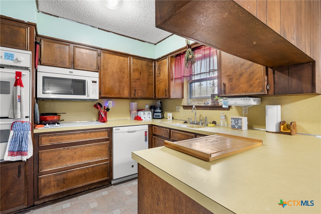 1900 Bundrant Drive Property Photo 12