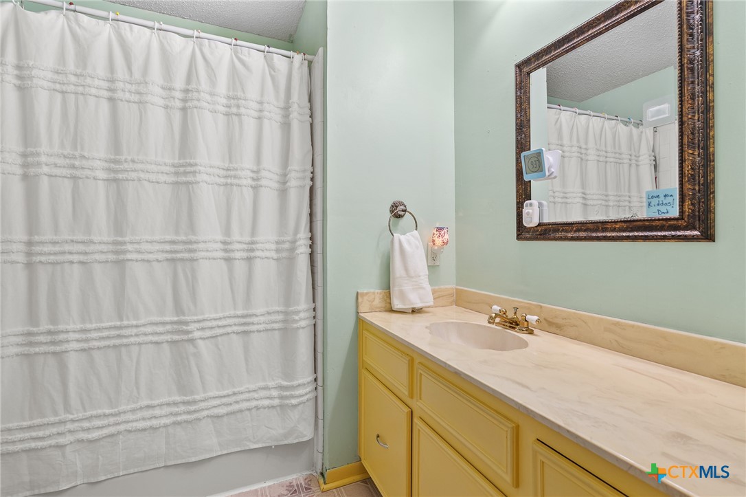 1900 Bundrant Drive Property Photo 19