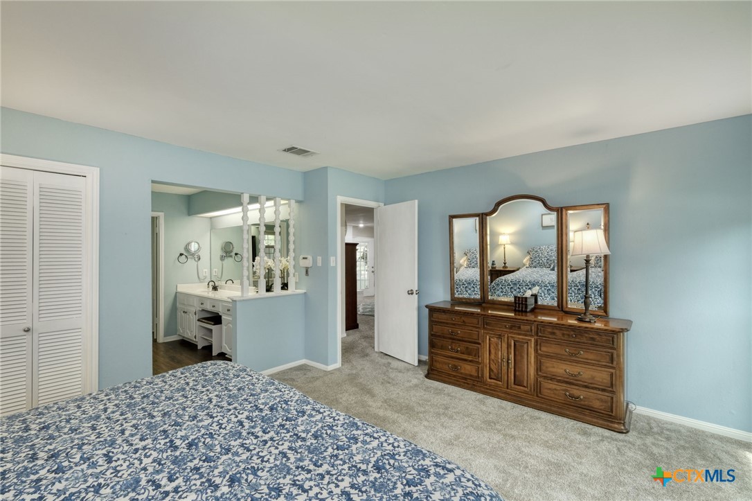 1604 W Creek Loop Property Photo 14