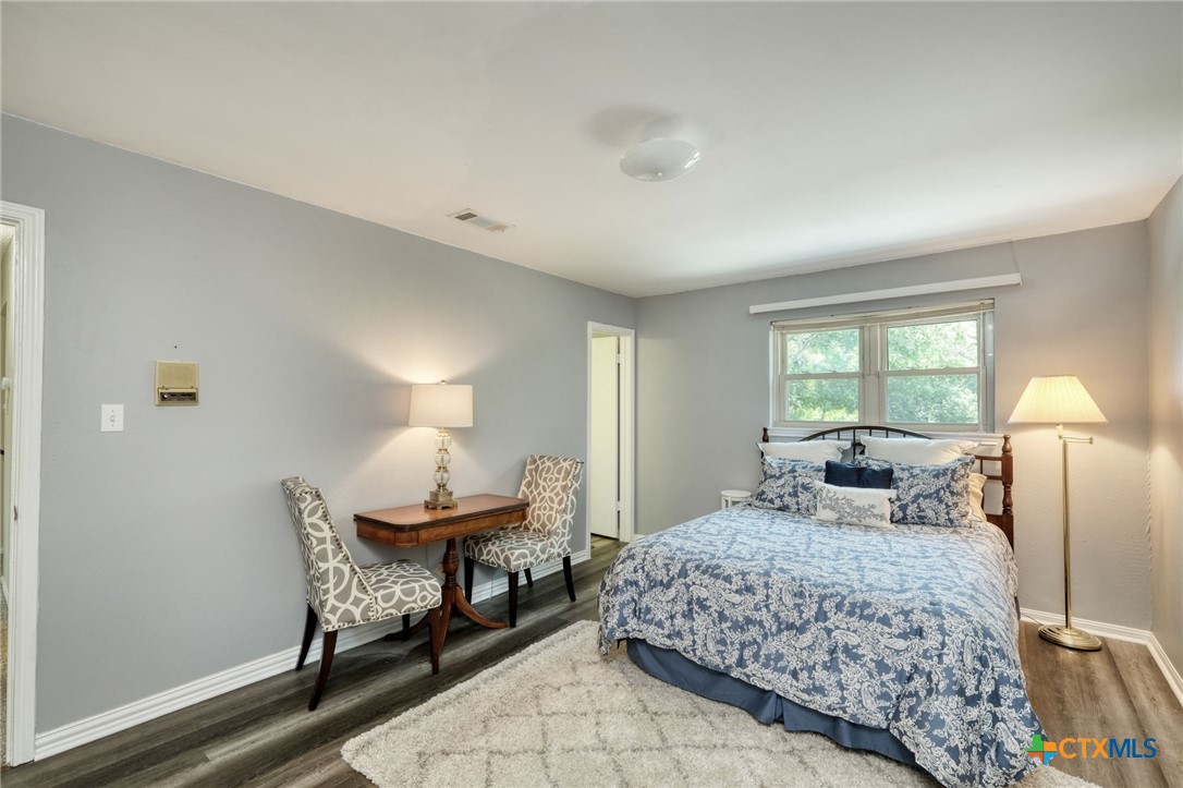 1604 W Creek Loop Property Photo 18