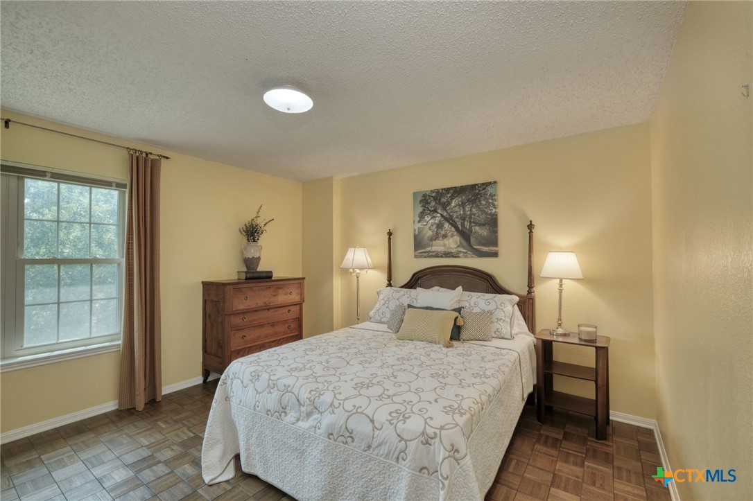 1604 W Creek Loop Property Photo 20