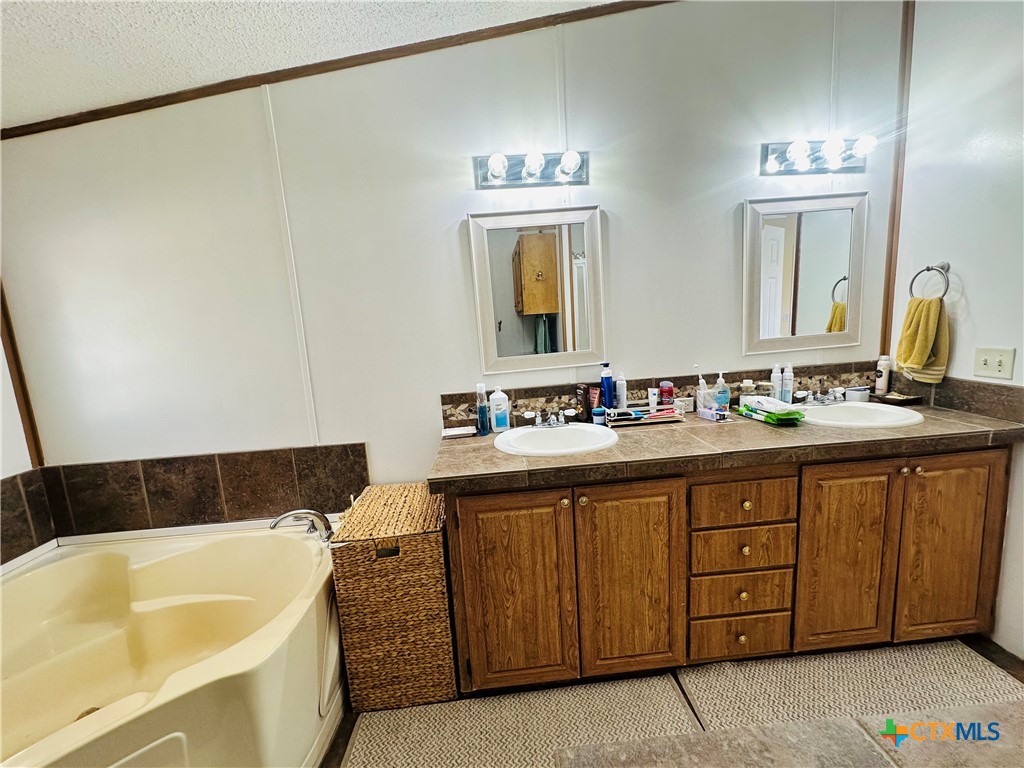 341 Lakecreek Drive Property Photo 15