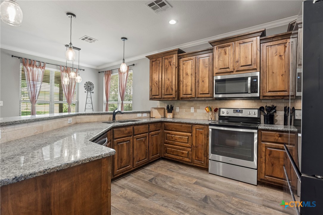 5562 Denmans Loop Property Photo 8