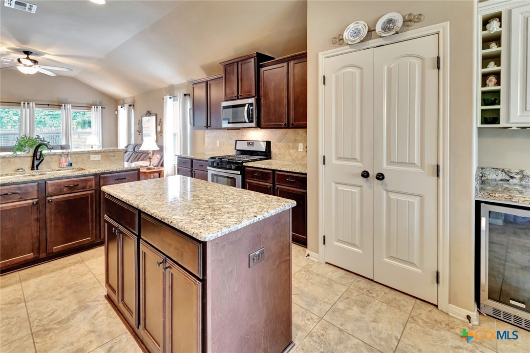 106 Cobble Stone Court Property Photo 7