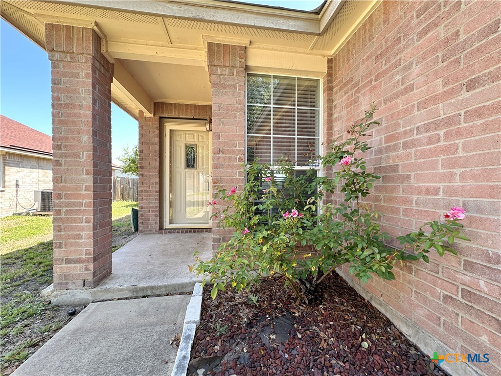 4609 Golden Gate Drive Property Photo 4