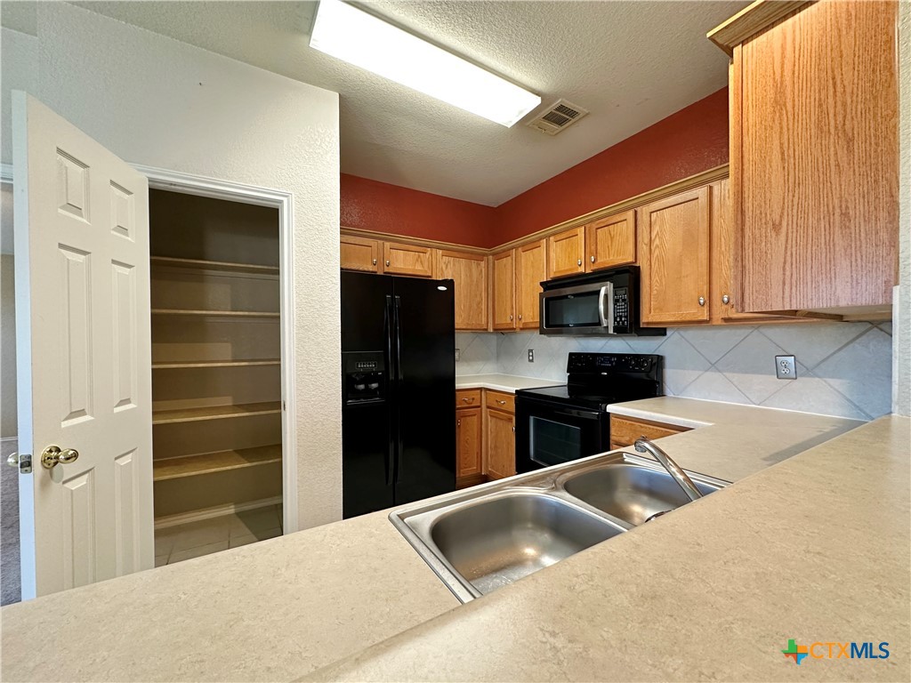 4609 Golden Gate Drive Property Photo 15