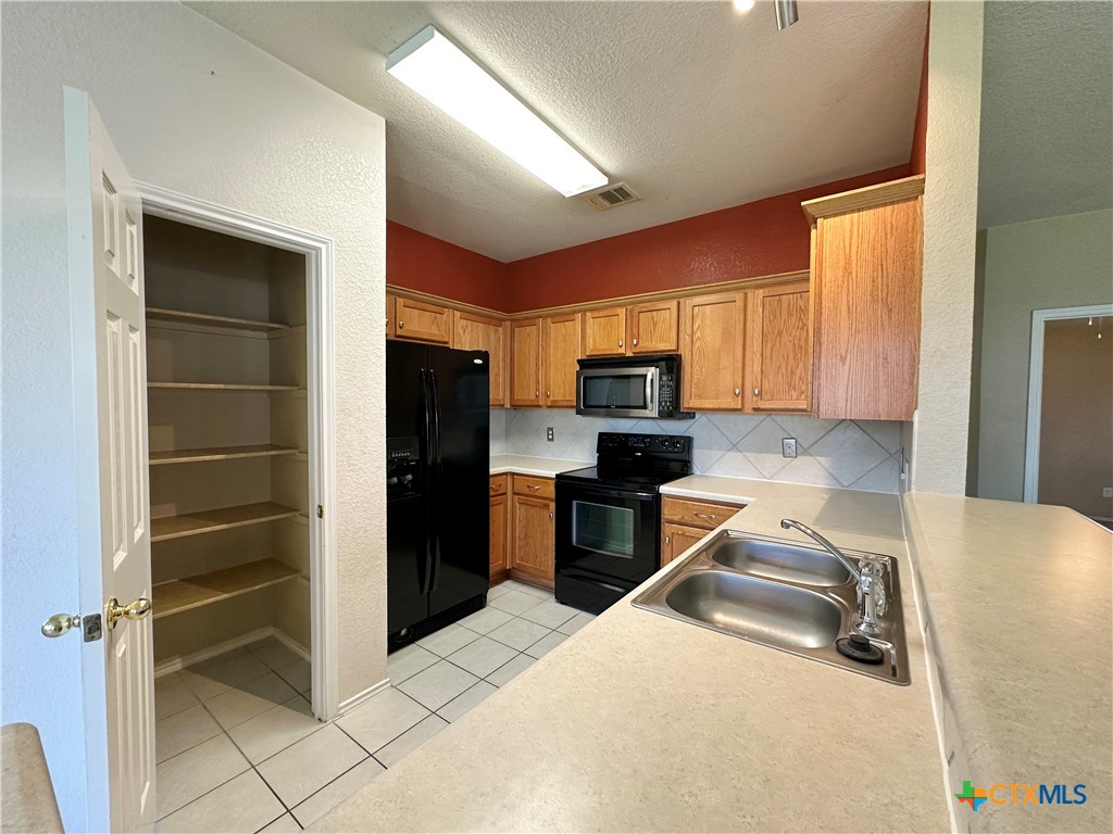 4609 Golden Gate Drive Property Photo 17