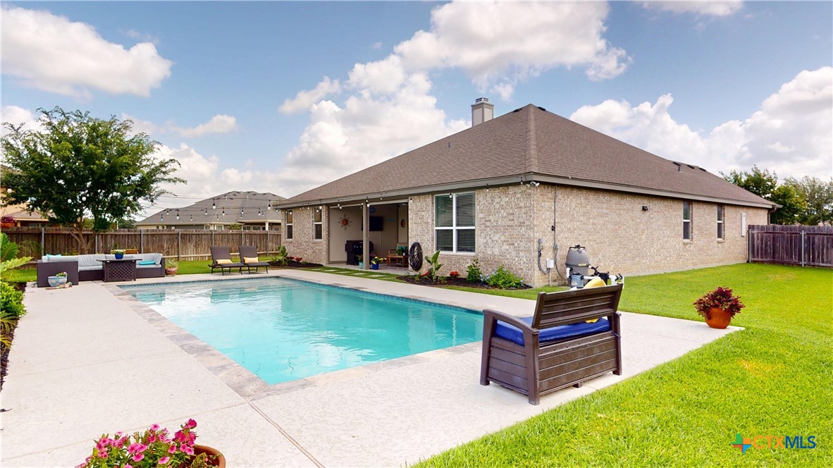 107 Chisholm Trail Property Photo 1