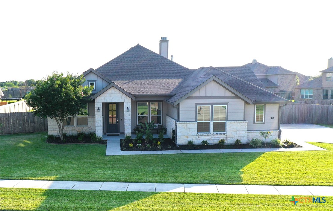 107 Chisholm Trail Property Photo 6