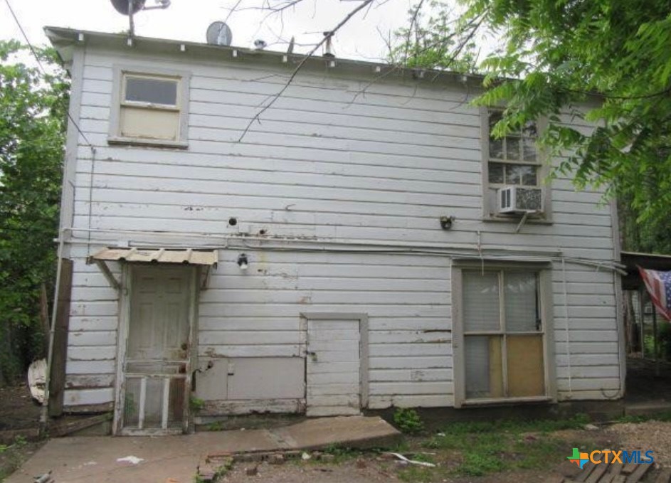 1310 & 1310 1/2 S 39th Street Property Photo 3