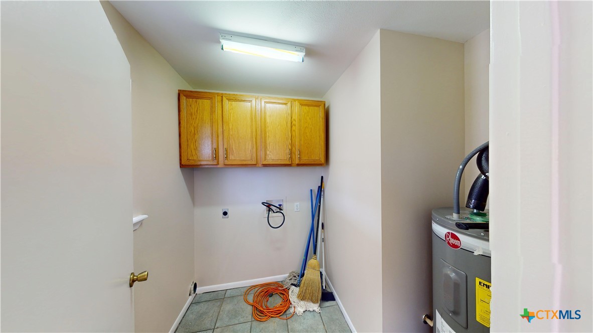 901 E Sarah Street Property Photo 6