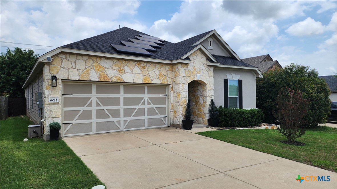 9012 Lonesome Oak Drive Property Photo 1