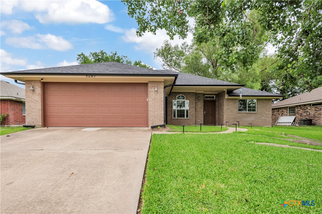 5207 Southern Crossing Drive Property Photo 1