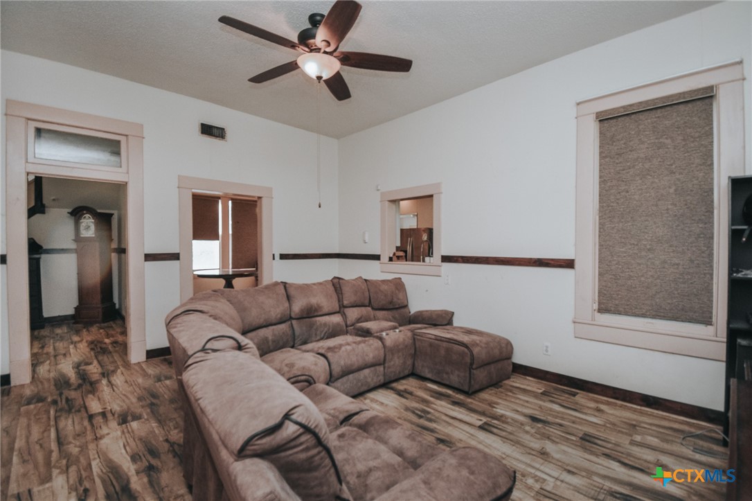 75 Fm 1685 Property Photo 4