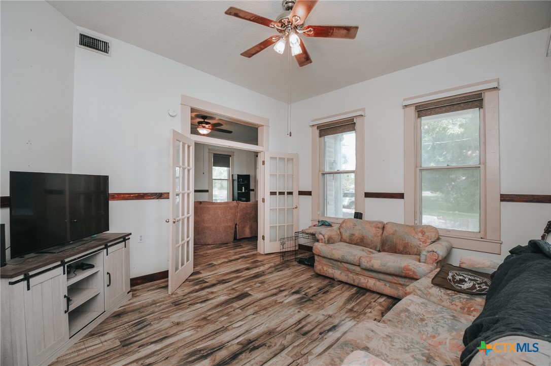 75 Fm 1685 Property Photo 5