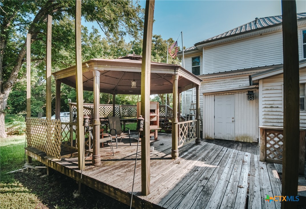 75 Fm 1685 Property Photo 11