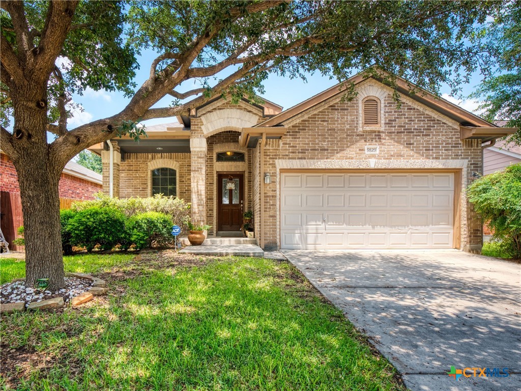 9823 Amberg Path Property Photo 1