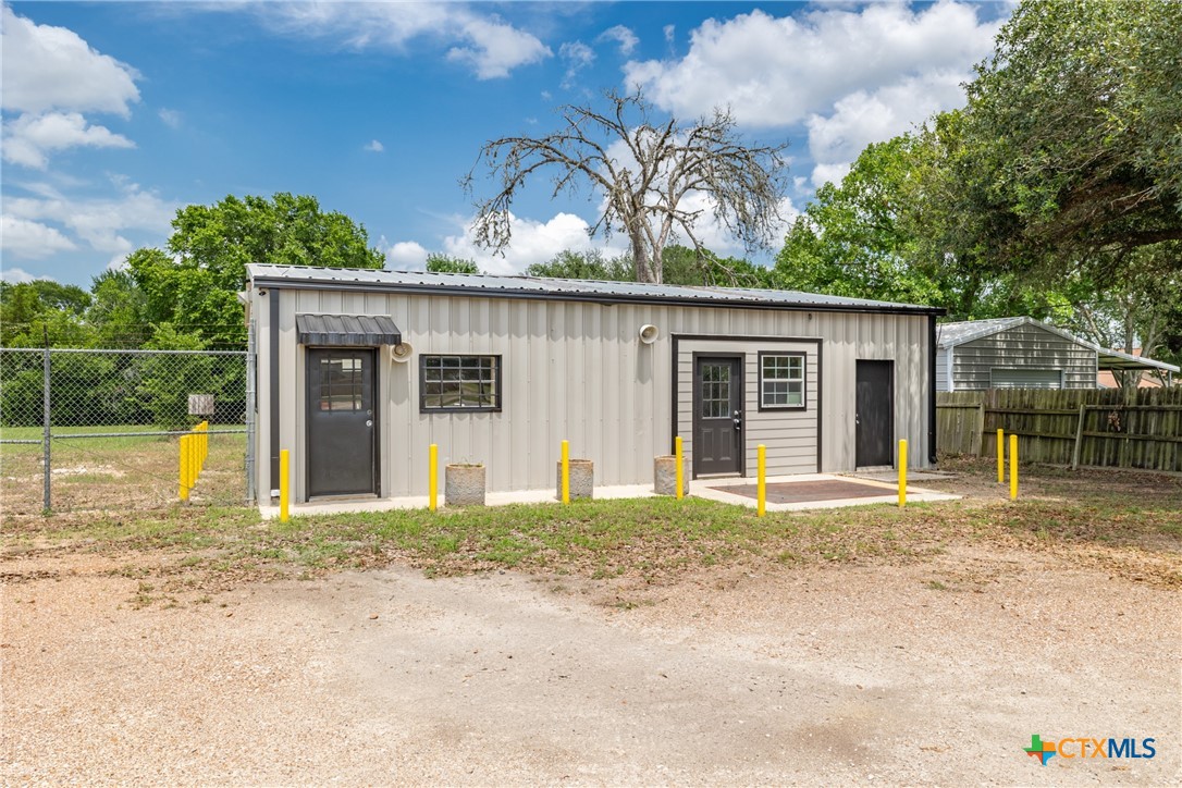 530 Seydler Street Property Photo 3