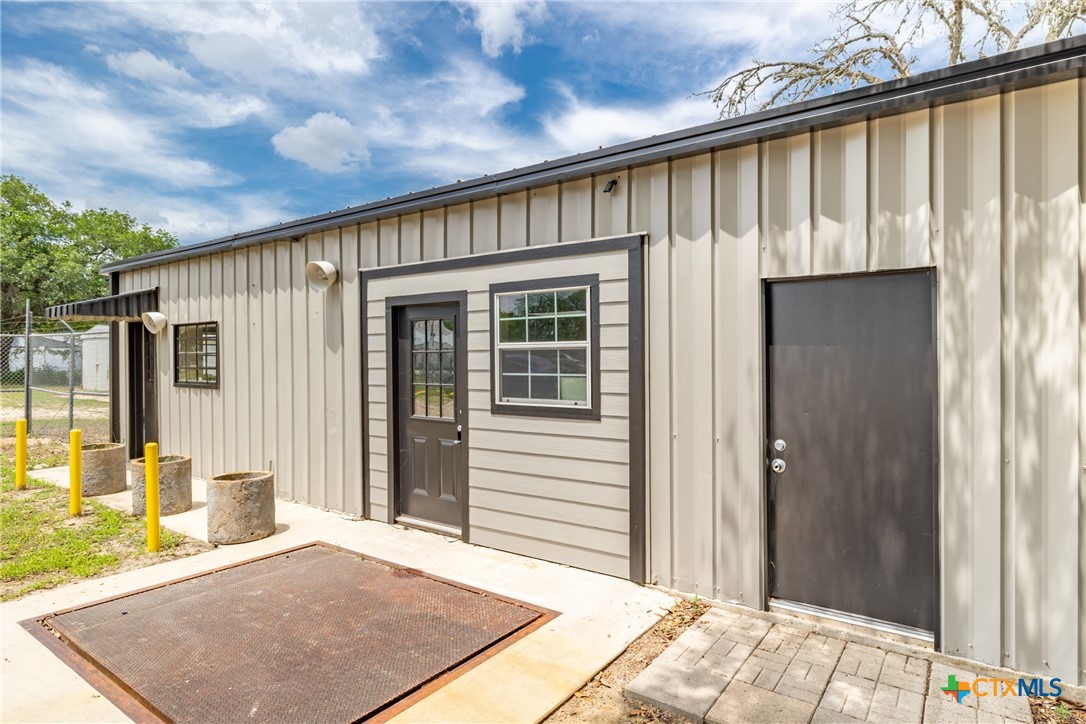 530 Seydler Street Property Photo 4