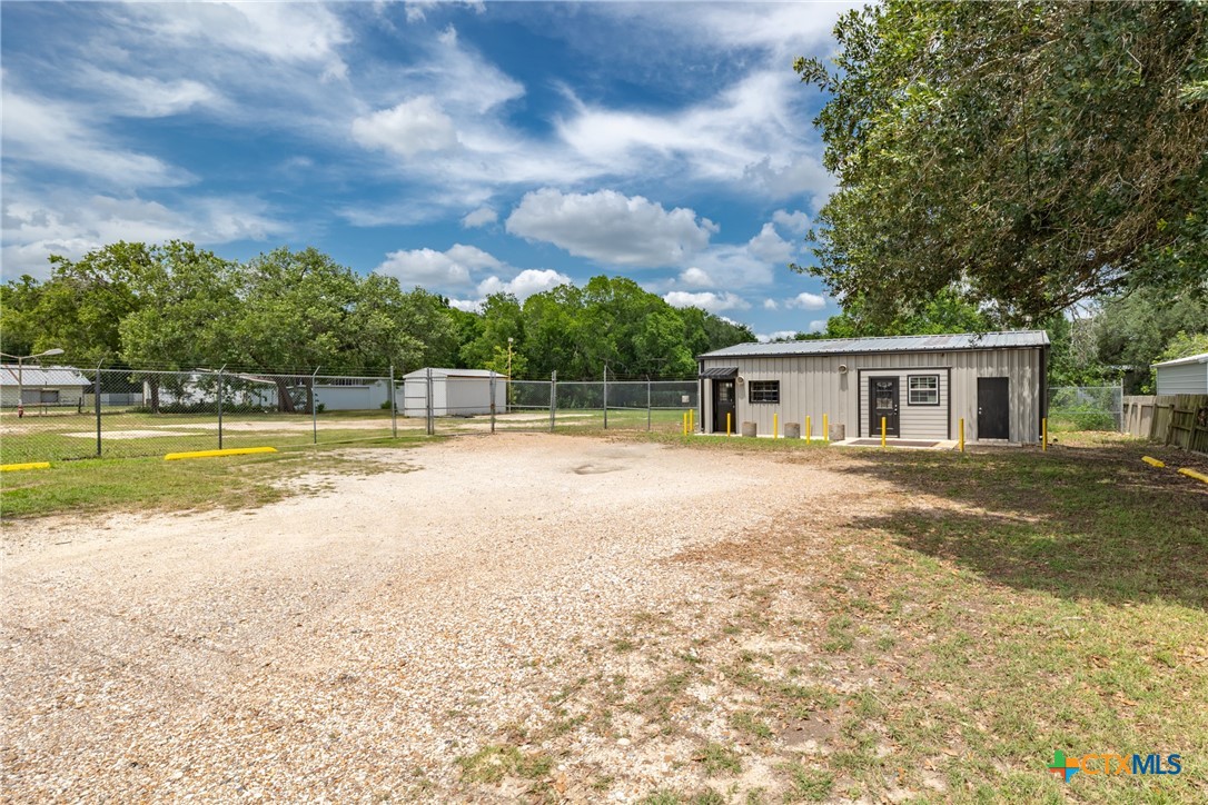 530 Seydler Street Property Photo 5
