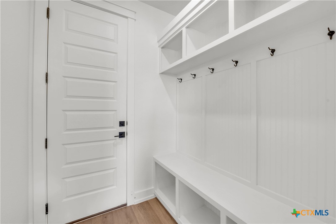 6725 Shin Oaks Drive Property Photo 26