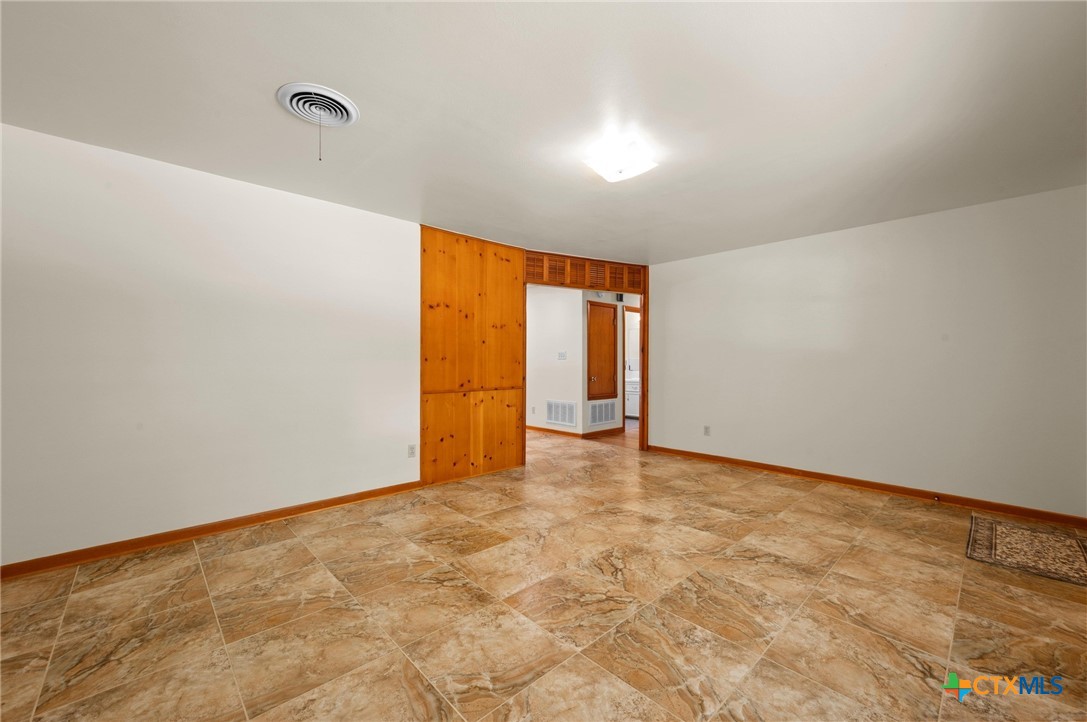 201 Hillcrest Drive Property Photo 3