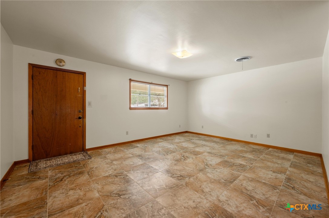201 Hillcrest Drive Property Photo 5