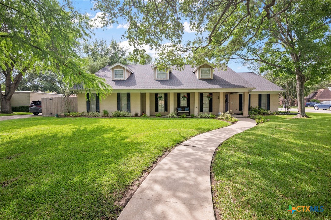 407 Pasadena Drive Property Photo 1