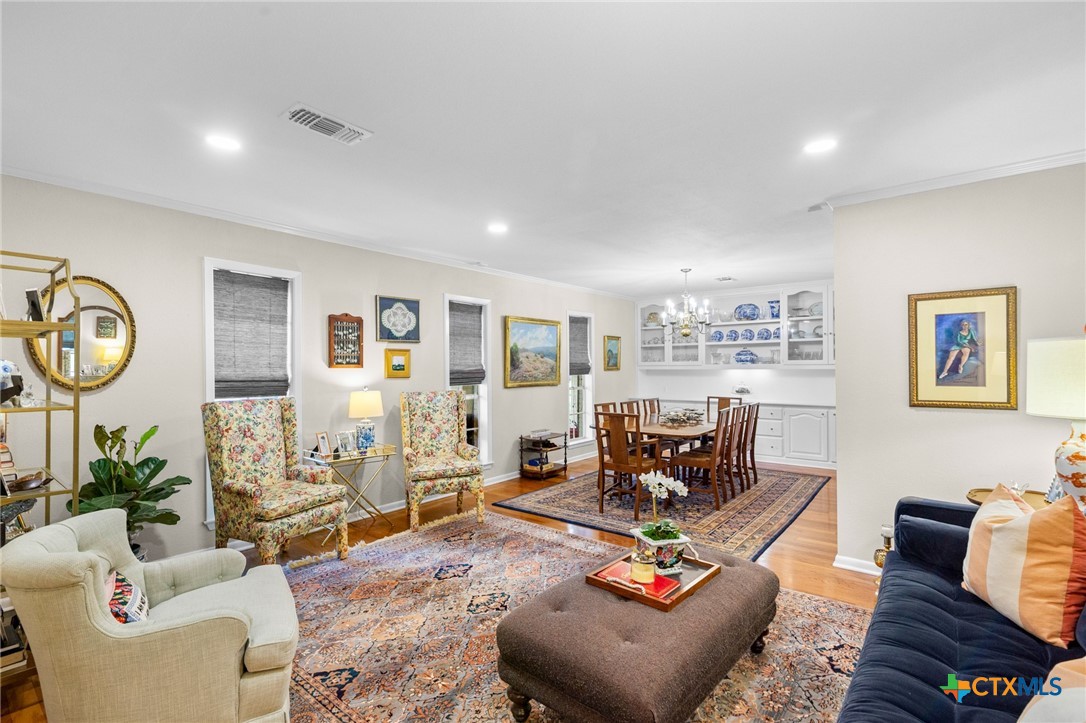 407 Pasadena Drive Property Photo 3