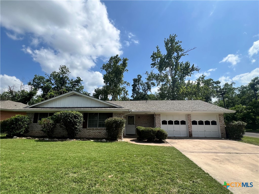 2809 Forest Trail Property Photo 1