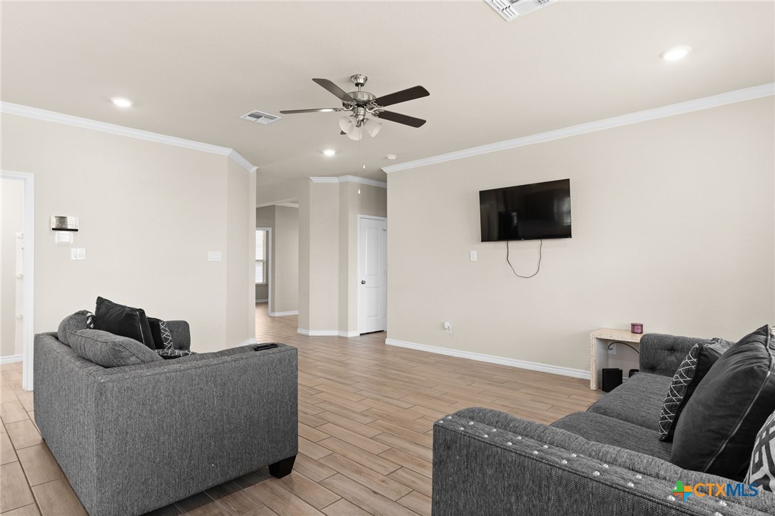 1203 Roma Street Property Photo 7