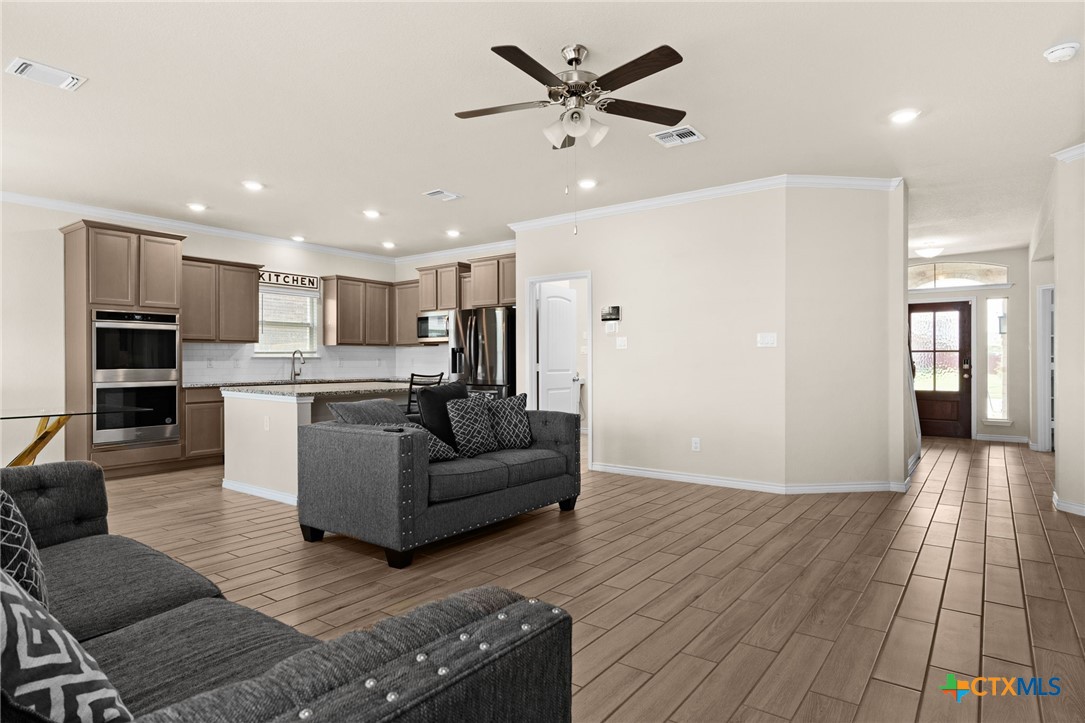 1203 Roma Street Property Photo 8