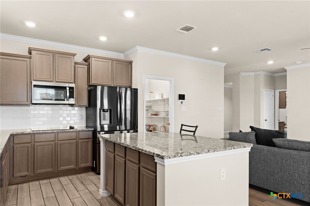 1203 Roma Street Property Photo 12