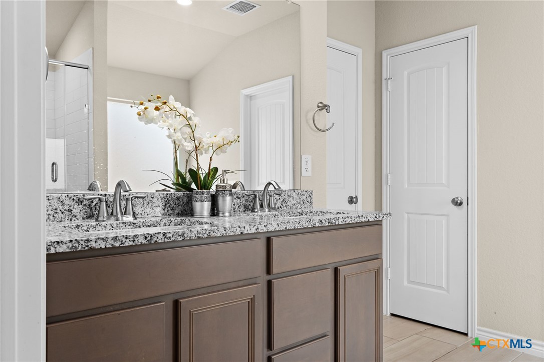 1203 Roma Street Property Photo 21