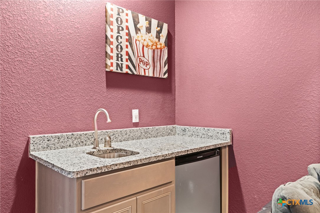 1203 Roma Street Property Photo 28