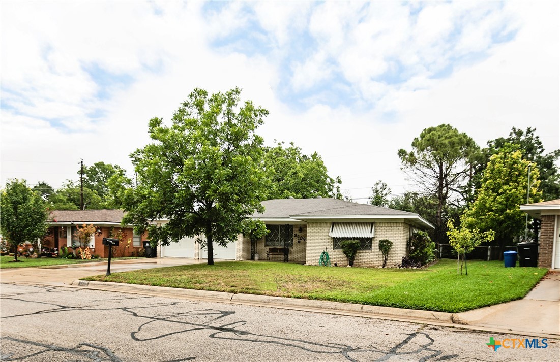 3206 Shady Hill Drive Property Photo 2