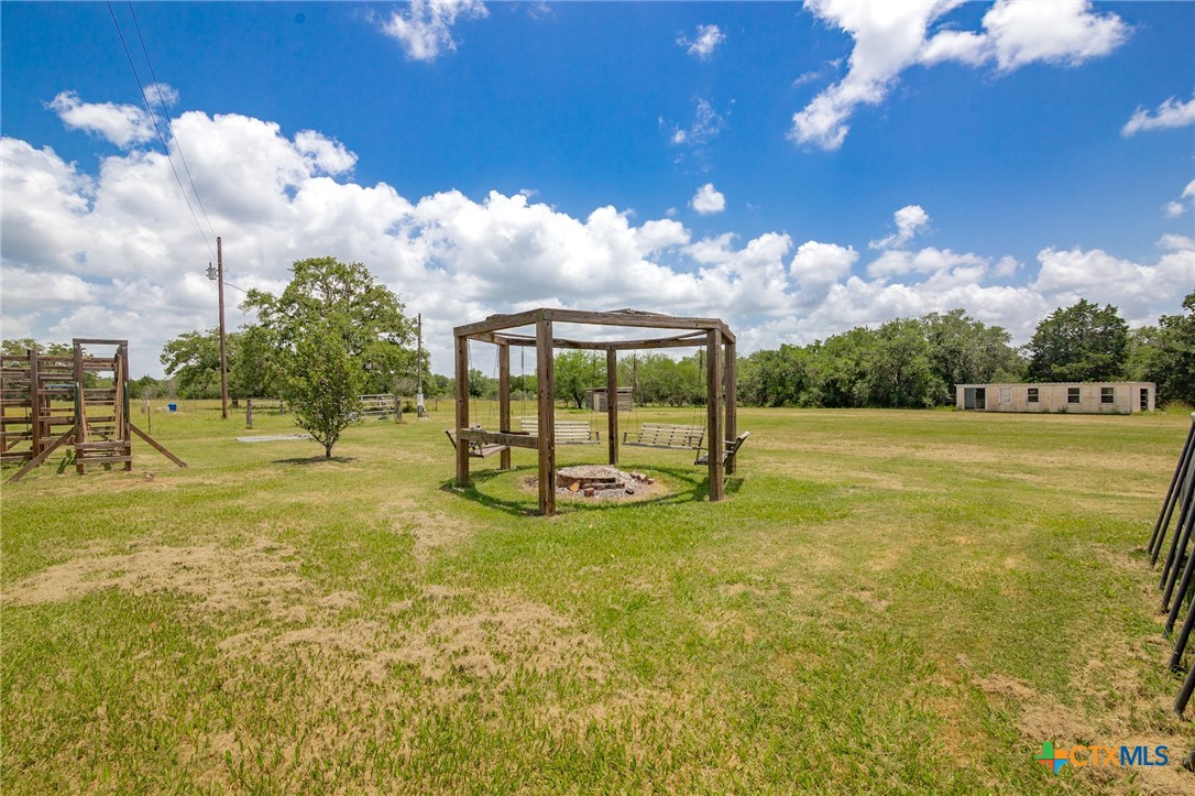 9795 Fm 622 Property Photo 9
