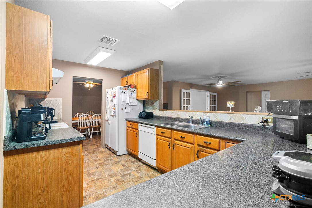 9795 Fm 622 Property Photo 12