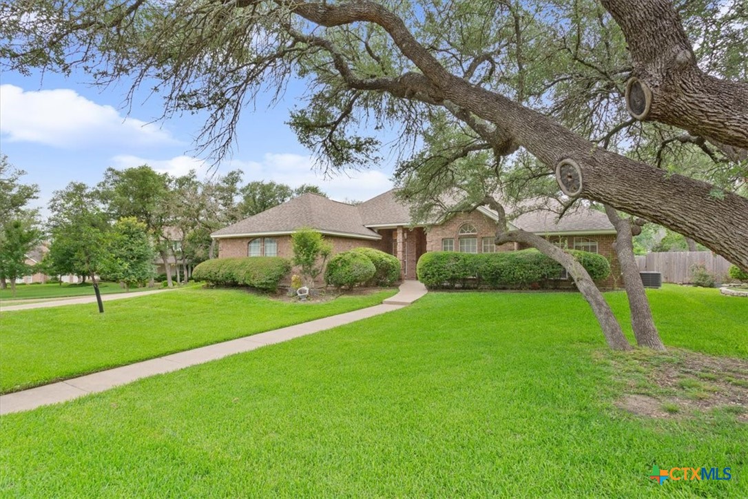 1002 Crescent Drive Property Photo 1