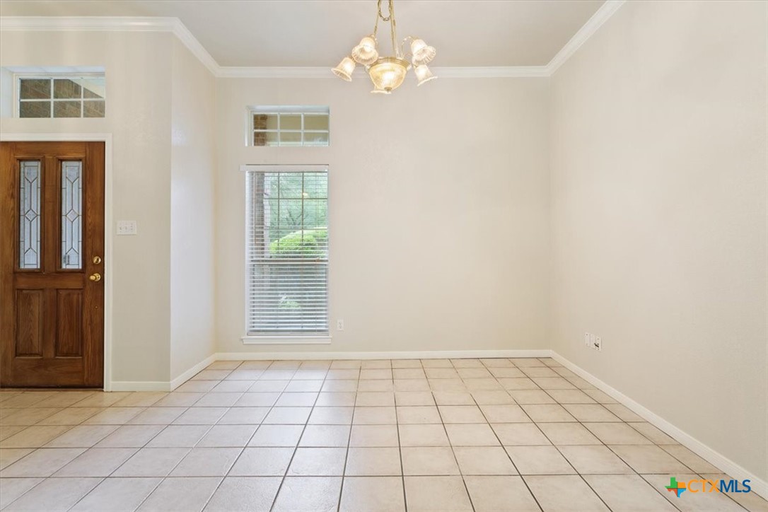 1002 Crescent Drive Property Photo 3