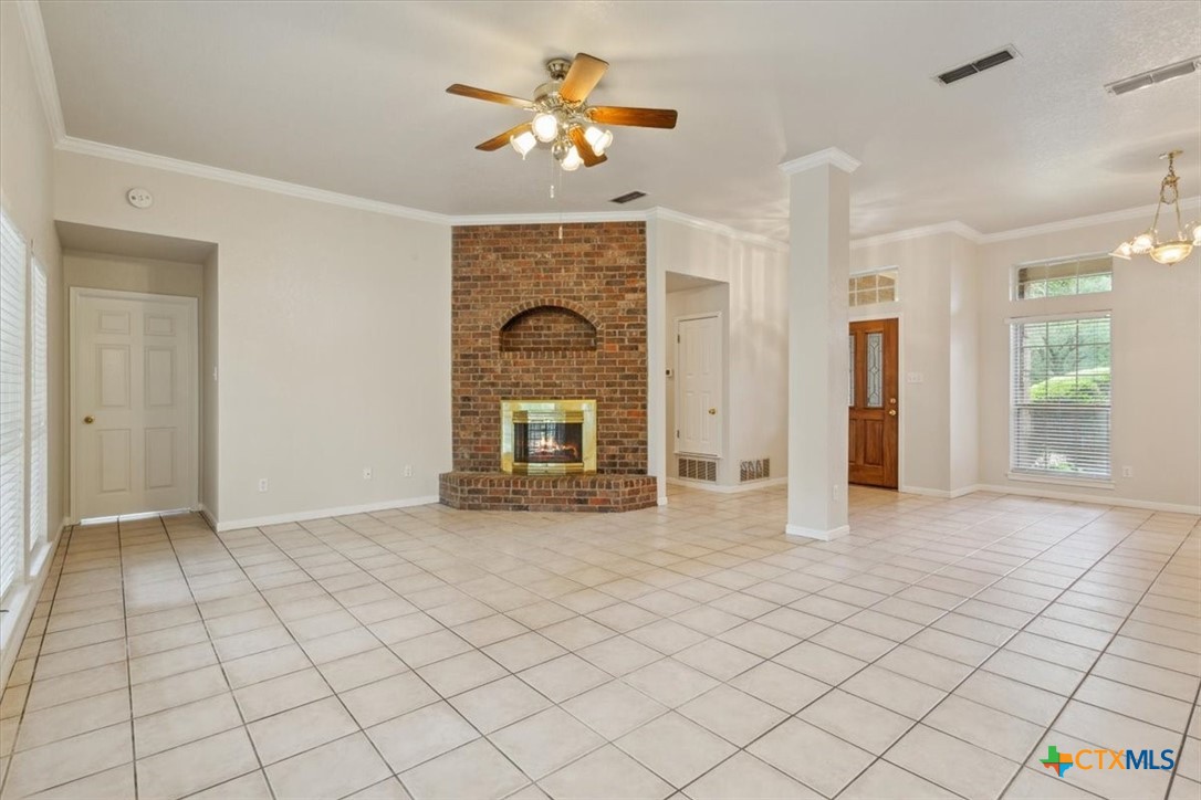 1002 Crescent Drive Property Photo 4