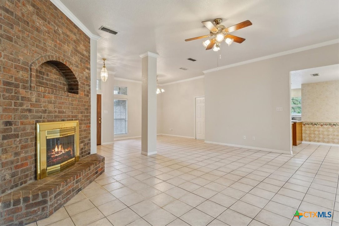 1002 Crescent Drive Property Photo 5