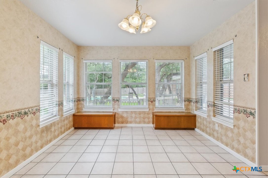 1002 Crescent Drive Property Photo 6