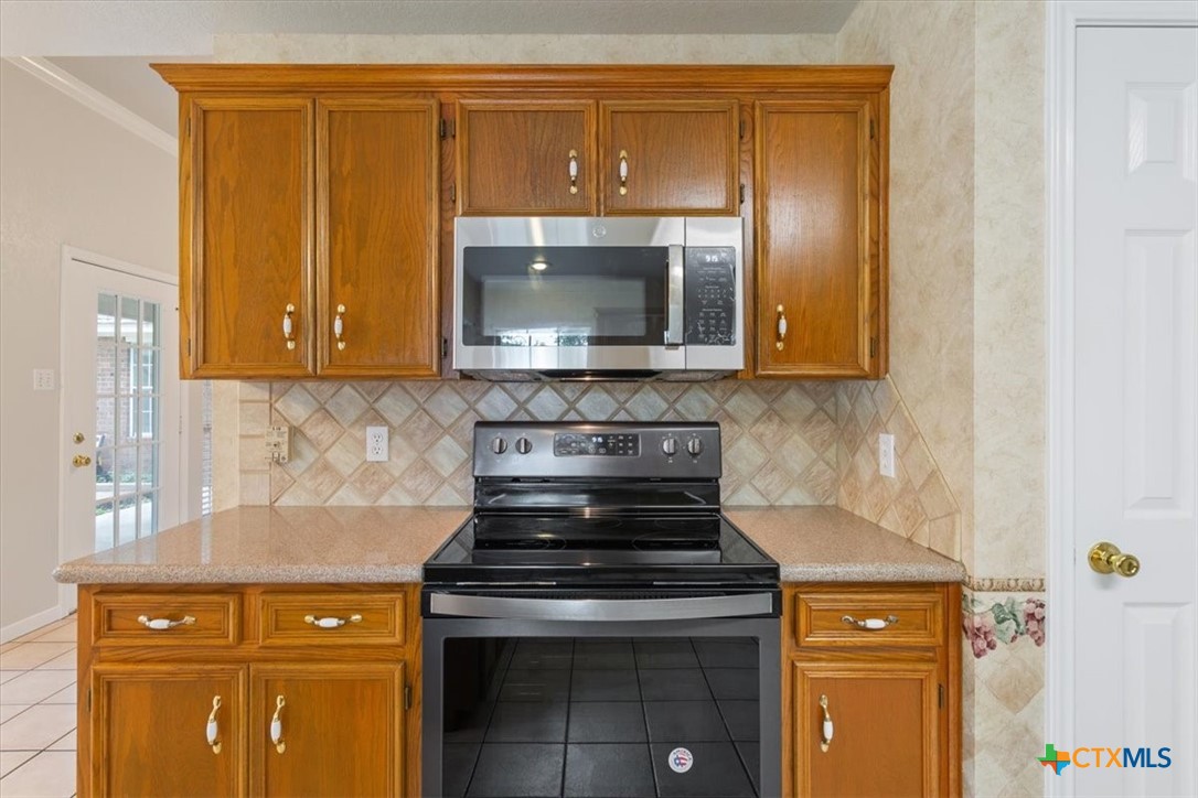 1002 Crescent Drive Property Photo 8